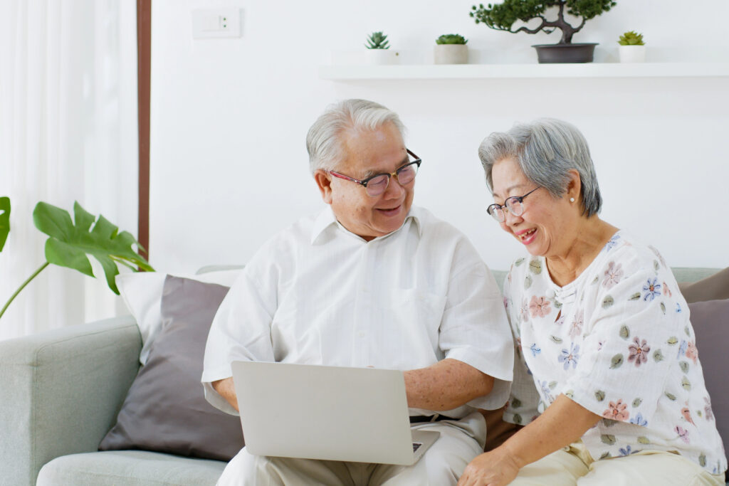 Senior Couple Assisted Living vs In-Home Care - Harmony at Home Senior Care